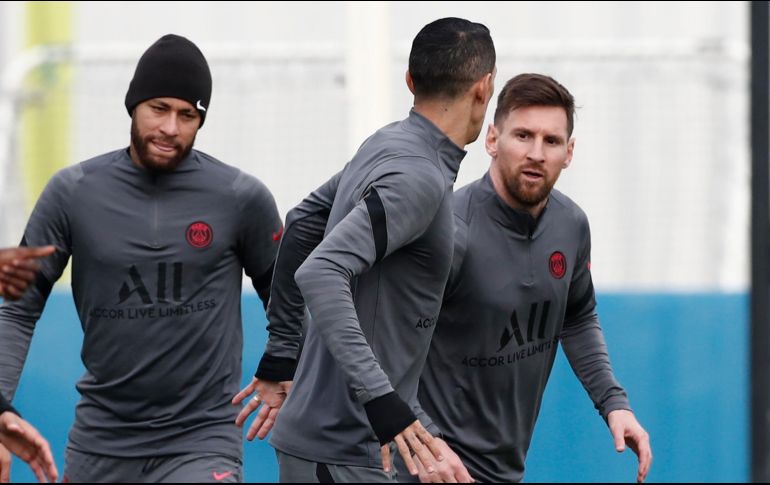 Neymar (I) fue uno de los jugadores que no estuvieron en la victoria del PSG 2-1 en la Ligue 1 sobre Angers el viernes, debido a su participación en los partidos de la fecha FIFA. REUTERS / B. Tessier