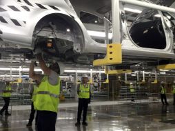 En México el sueldo en la industria automotriz es de entre 2.3 a 2.6 dólares por hora, en contraste con los entre 25 y 29 dólares por hora en los otros dos socios del T-MEC. NOTIMEX/Archivo