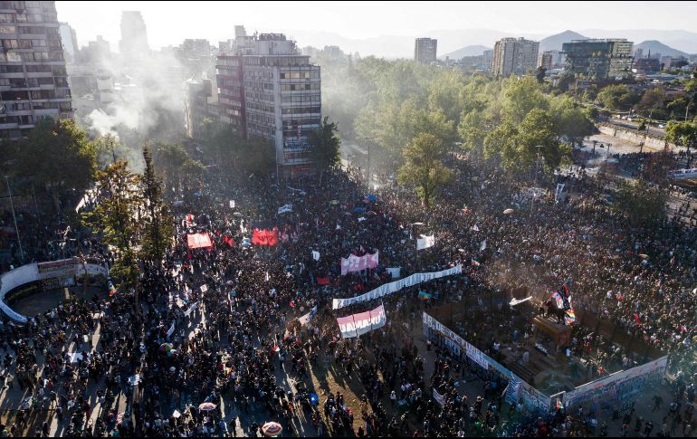 Aunque la mayoría de los asistentes a las marchas se manifestaron de manera pacífica, 30 personas fueron detenidas por vandalismo. AFP/J. Torres