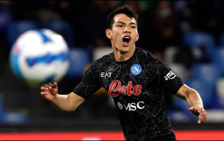 Hirving Lozano no ocultó su molestia al salir de cambio en el partido ante Torino, y se dirigió directamente al vestidor, gesto que fue recriminado por el capitán Lorenzo Insigne. REUTERS / C. De Lucca