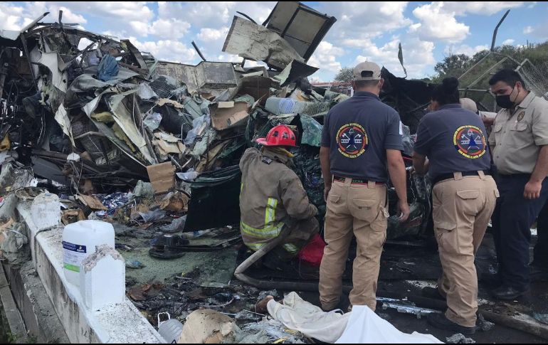 Personal de Protección Civil Jalisco fue requerido para la extracción de cuatro personas que estaban prensadas. ESPECIAL/PC Jalisco