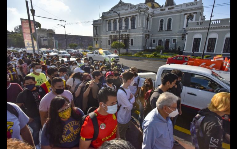 Con la entrega de este martes suman ya 23 mil cartas al despacho del gobernador de Jalisco. ESPECIAL/UdeG