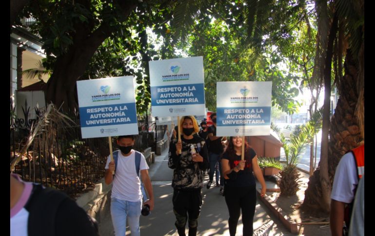 Con la entrega de este martes suman ya 23 mil cartas al despacho del gobernador de Jalisco. ESPECIAL/UdeG