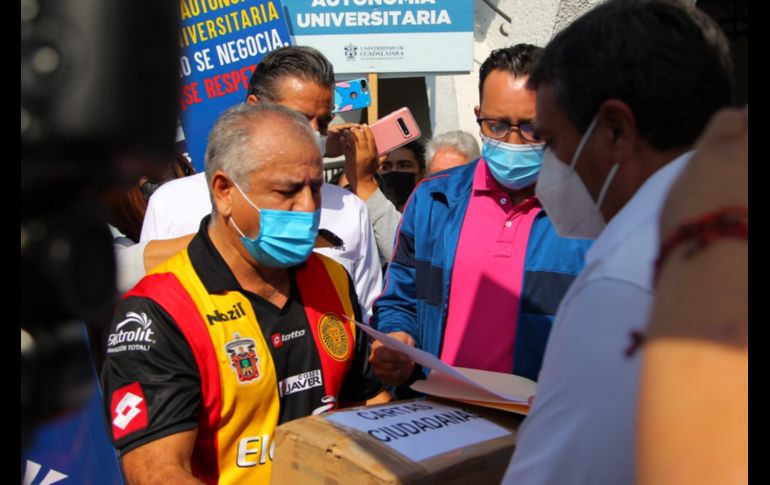 Con la entrega de este martes suman ya 23 mil cartas al despacho del gobernador de Jalisco. ESPECIAL/UdeG