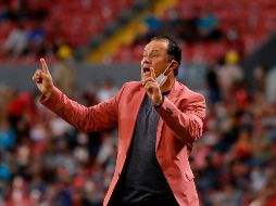 El entrenador peruano de Cruz Azul resalta que van recuperando poco la forma, y que se acercan a lo que era el equipo campeón, esto, tras el empate sin goles ante el Atlas en el Estadio Jalisco. EFE / F. Guasco