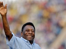 Pelé, el único hombre que ha ganado tres veces el título de campeón del mundo como jugador, cumplirá 81 años el sábado. REUTERS / ARCHIVO