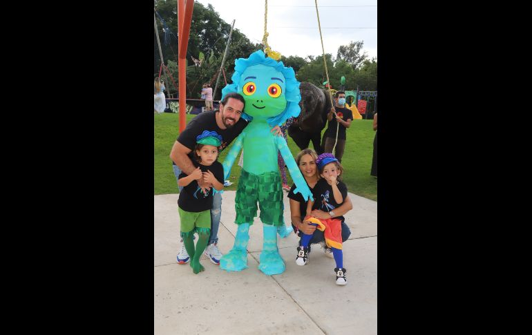 Juan Álvaro Martínez Gallardo Navarro, Antonio Martínez Gallardo Moyano, Karen Navarro y Salomón Martínez Gallardo Navarro GENTE BIEN JALISCO/CLAUDIO JIMENO