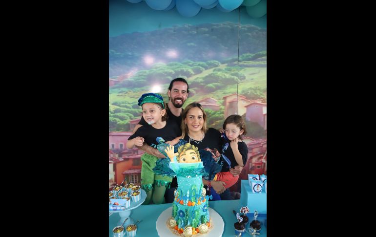 Juan Álvaro Martínez Gallardo Navarro, Antonio Martínez Gallardo Moyano, Karen Navarro y Salomón Martínez Gallardo Navarro GENTE BIEN JALISCO/CLAUDIO JIMENO