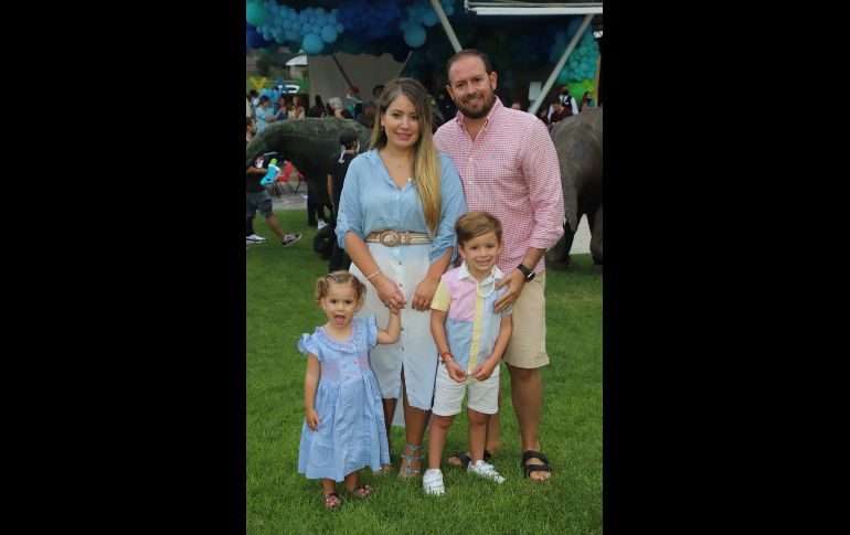 Alexa Carrillo Orendain, Ivonne Orendain, Juan Pablo Carrillo y Juan Pablo Carrillo Orendain GENTE BIEN JALISCO/CLAUDIO JIMENO