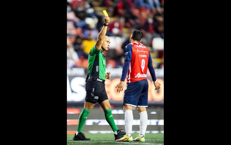 NO GENERA, Ángel Zaldívar pasó desapercibido en el encuentro. Fue amonestado tras intentar una chilena e impactar con el defensa del Xolos. IMAGO7
