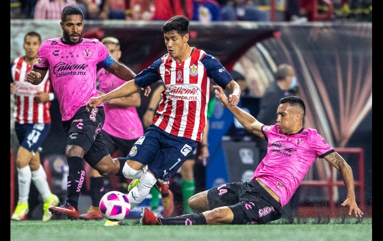 SIN GOLES. En un partido trabado, Chivas y Xolos no lograron hacerse daño. IMAGO7