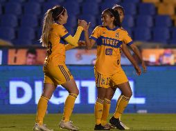 Katty Martínez y Natalia Villarreal fueron ayudadas por Florian Thauvin para la videollamada. IMAGO7