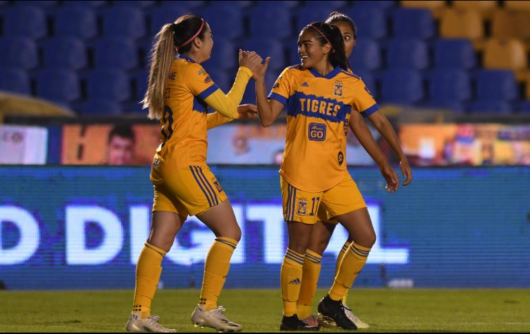 Katty Martínez y Natalia Villarreal fueron ayudadas por Florian Thauvin para la videollamada. IMAGO7