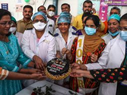 El primer ministro de la India celebrará al personal médico del país por su arduo trabajo. EFE/D. Solanki