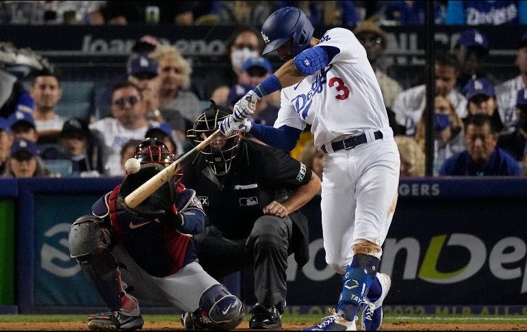 Chris Taylor pega su segundo jonrón del juego. Los Dodgers consiguieron un nuevo récord de postemporada al conectar 17 hits. AP/M. Sánchez