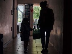 Esta disposición fiscal tiene un fuerte impacto en un sector importante de la población, porque abarca a niñas y mujeres en el rango de edad entre los 10 y los 49 años aproximadamente. EL INFORMADOR / ARCHIVO