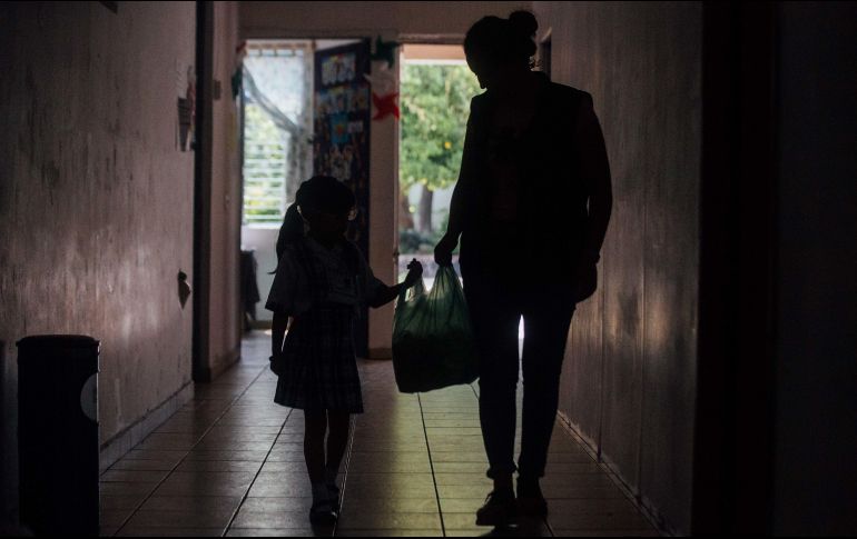 Esta disposición fiscal tiene un fuerte impacto en un sector importante de la población, porque abarca a niñas y mujeres en el rango de edad entre los 10 y los 49 años aproximadamente. EL INFORMADOR / ARCHIVO