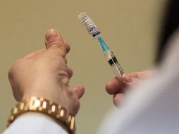 Los 16 menores de edad deberán acudir el próximo 12 de noviembre a las 10:30 horas para aplicarse la segunda dosis. AFP / ARCHIVO