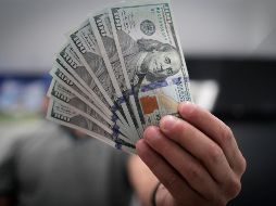 En la semana, el tipo de cambio tocó un máximo de 20.50 y un mínimo de 20.13 pesos por dólar. EFE/A. Coehlo