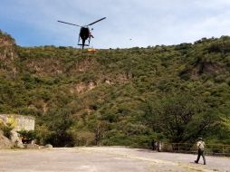 El mototaxi cayó en una barranca cerca de la zona conocida como “Los Monos”, en Tonalá. ESPECIAL/Protección Civil Jalisco