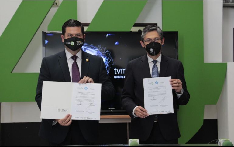 La firma del convenio la realizaron los directores de ambas instituciones. ESPECIAL