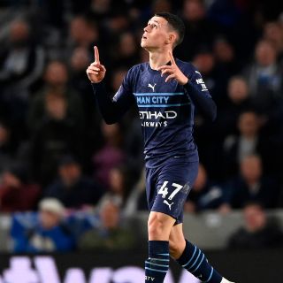 Foden mantiene al City en la pelea por el liderato
