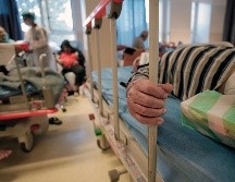 El 51.31% de los fallecidos por el virus tenían presión alta y el 40.21% padecían diabetes. AP/A. Alexandru