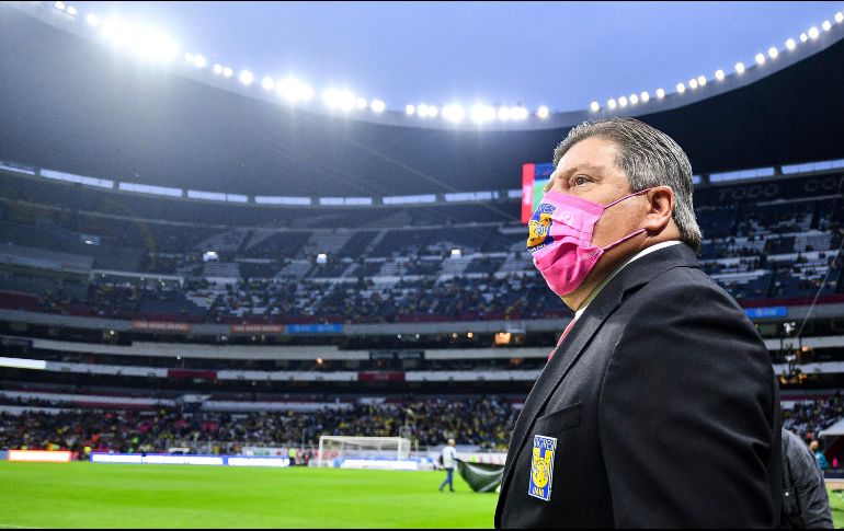 INCIERTO. No se escucharon abucheos, ni aplausos, sólo rechiflas; sin embargo, nunca se sabrá sí fue por el error o hacia Miguel Herrera. IMAGO7