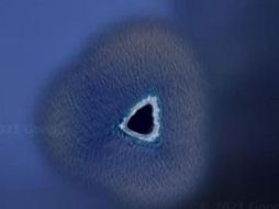 De acuerdo con la BBC, la mancha negra detectada en Google Maps podría tratarse de la isla Bostok, Kiribati.  ESPECIAL / Google Maps