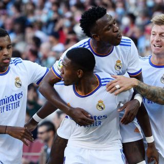 Real Madrid conquista con comodidad el Camp Nou