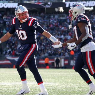 Jones y los Patriots superan sin problemas a los Jets