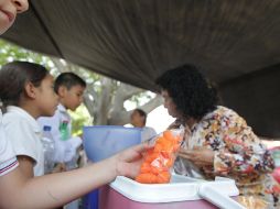 Entre la población en edad escolar 82 de cada 100 niñas y niños consume cotidianamente bebidas no lácteas endulzadas y 63 de cada 100 botanas, dulces y postres (62.7%). EL INFORMADOR/ARCHIVO