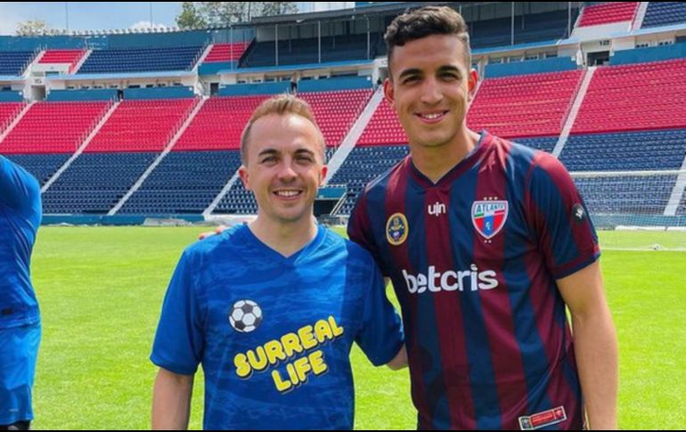 Así posó Frankie Muniz junto a Duilio Tejeda, mediocampista del Atlante. INSTAGRAM / @conetejeda7
