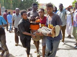 Miles de personas tomaron las calles en desacuerdo con el golpe militar. AFP