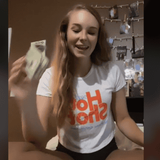 Viral: No podrás creer cuánto gana en propina como mesera una tiktoker ¡por día!