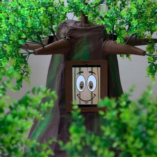 "MyRot", el primer "árbol robot" que ayuda a menores con autismo en Panamá