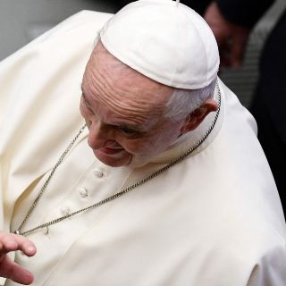 El Papa Francisco recibe tercera dosis de vacuna contra el COVID-19
