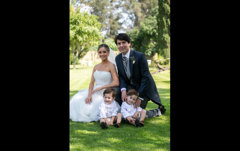 Mishelle Orozco y Marcos Dau con Marcos y Mateo GENTE BIEN JALISCO / JORGE SOLTERO