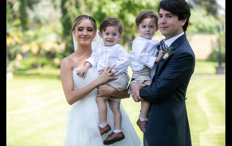 Mishelle Orozco y Marcos Dau con Marcos y Mateo GENTE BIEN JALISCO / JORGE SOLTERO