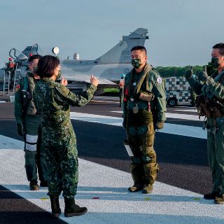 Presidenta de Taiwán confirma la presencia de tropas de formación de EU