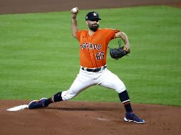 José Urquidy, nativo de Mazatlán, Sinaloa, le dio a Astros lo que necesitaba: cinco entradas en las que ponchó a siete y solo permitió un par de carreras, suficiente para guiar a los locales a la victoria. EFE / T. Maury