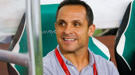 Barjuan, de 49 años, jugó para Barcelona como lateral izquierdo entre 1993 y 2002, antes de cerrar su carrera en el Atlético. Fue nombrado al frente de las reservas de Barcelona en julio. AP / ARCHIVO