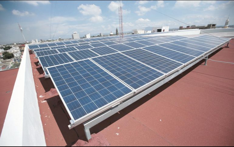Algunas empresas generan electricidad solar para su autoconsumo y venden el sobrante. EL INFORMADOR/Archivo