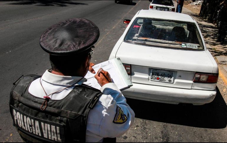 La ley en Jalisco establece que se puede sancionar a un automotor por ocultar parcial o totalmente la placa; la multa por este tipo de infracción podría ascender hasta casi 18 mil pesos. EL INFORMADOR/ARCHIVO