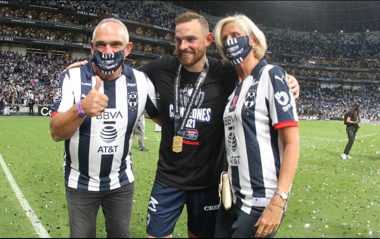 Los padres del fubolista viajaron desde Holanda para presenciar la final de la Concachampions. IMAGO7