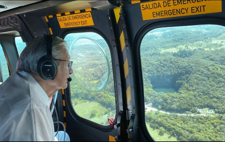 Por medio de sus redes sociales, AMLO dijo que dicho sobrevuelo lo hizo en compañía del gobernador Carlos Joaquín González. TWITTER/@lopezobrador_