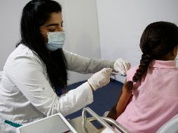 El gobierno espera vacunar a 7.1 millones de niños de este rango de edad. AP/A. Bounhar