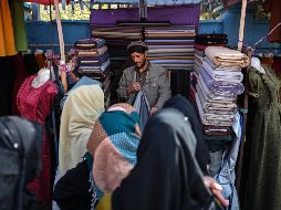 El Talibán considera que escuchar música no religiosa es contrario a su visión de la ley islámica. AFP/H. Retamal