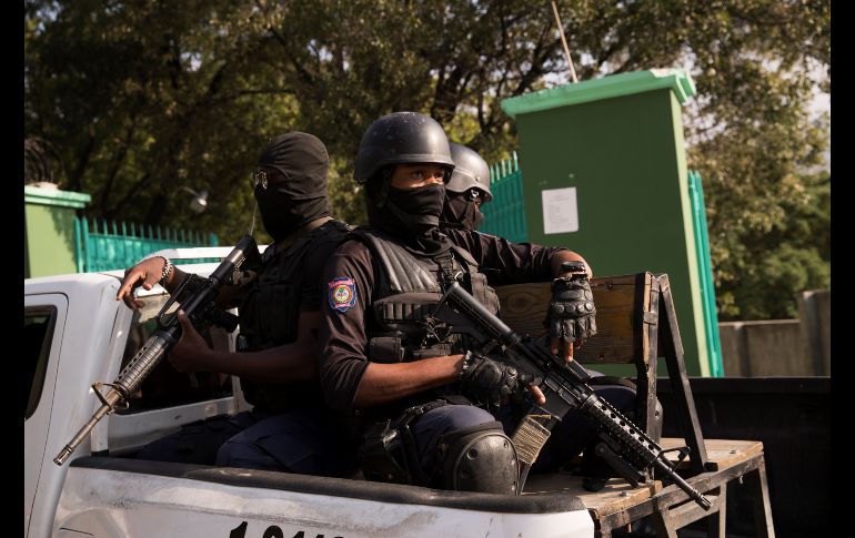 Según fuentes, miembros de una banda armada irrumpieron en el colegio de secundaria para intentar hacer un secuestro. EFE/O. Barría