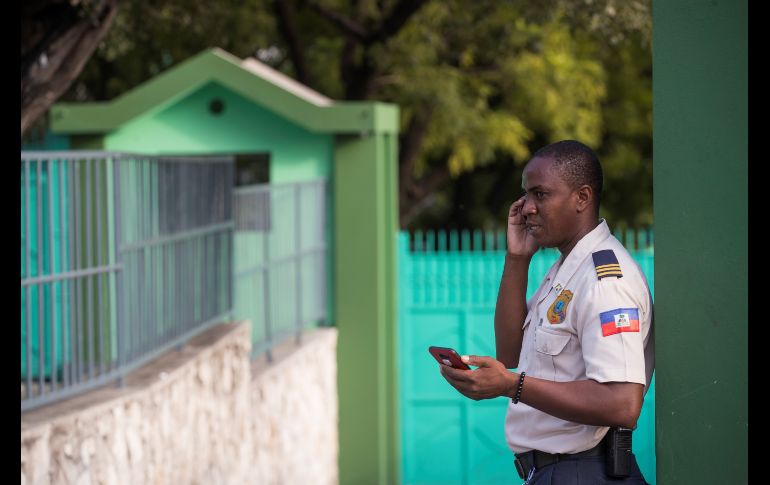 Según fuentes, miembros de una banda armada irrumpieron en el colegio de secundaria para intentar hacer un secuestro. EFE/O. Barría
